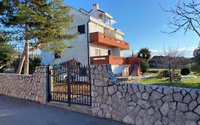 Family Apartments Tomy